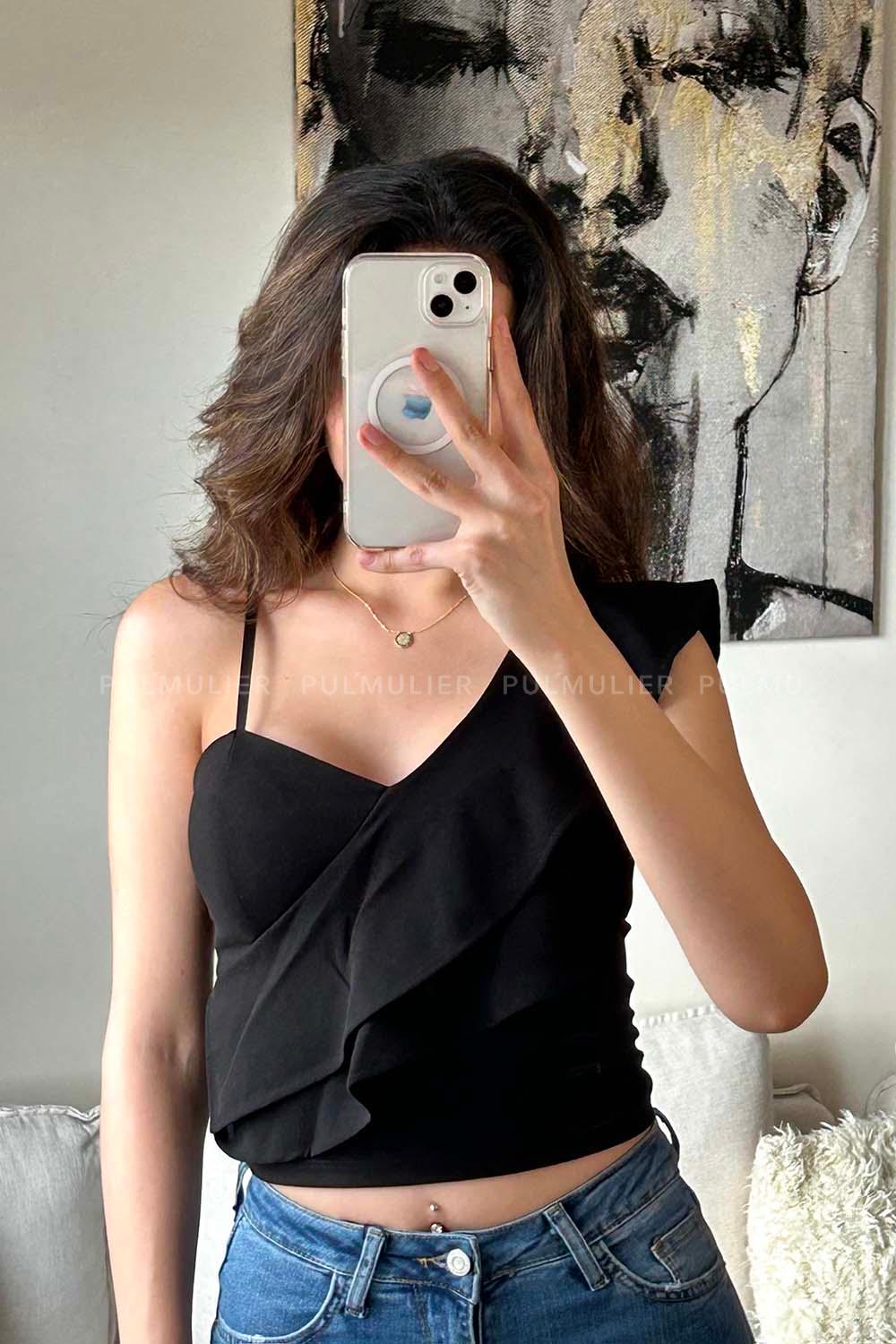 Black Scoop Neck Sleeveless Arm Without Accessories Crepe Fabric Unprinted Blouse