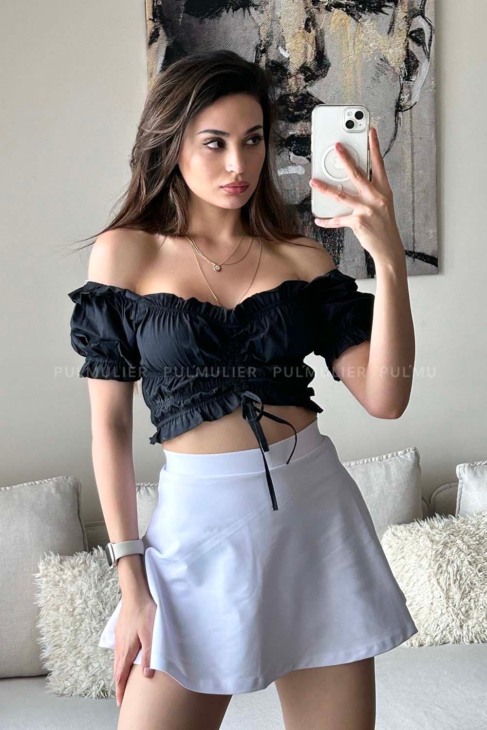 Black Scoop Neck Short Arm Without Accessories Cotton Fabric Unprinted Blouse