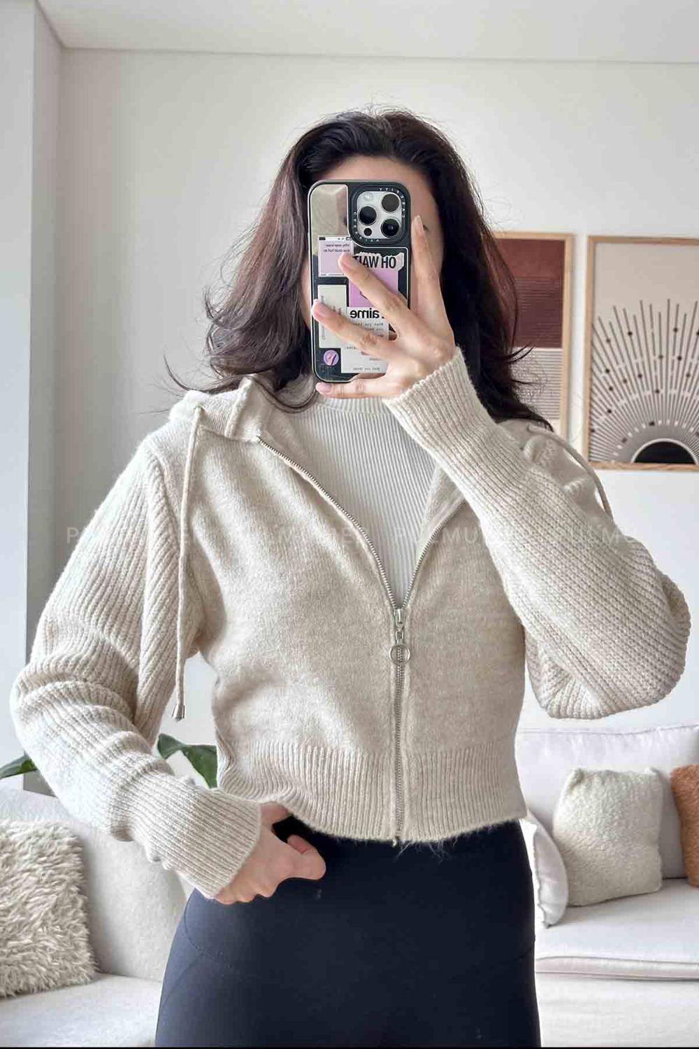 Cream Shirt Collar Long Arm Jumper