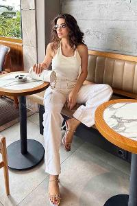 White Crew Neck Zero Arm Knitwear Crop
