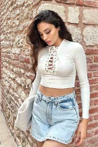 White Normal Neck Short Arm Cotton Fabric Crop