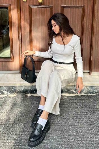 White Normal Neck Short Arm Cotton Fabric Crop