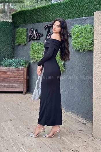 Black Scope Neck Knitwear Unprinted Dresess